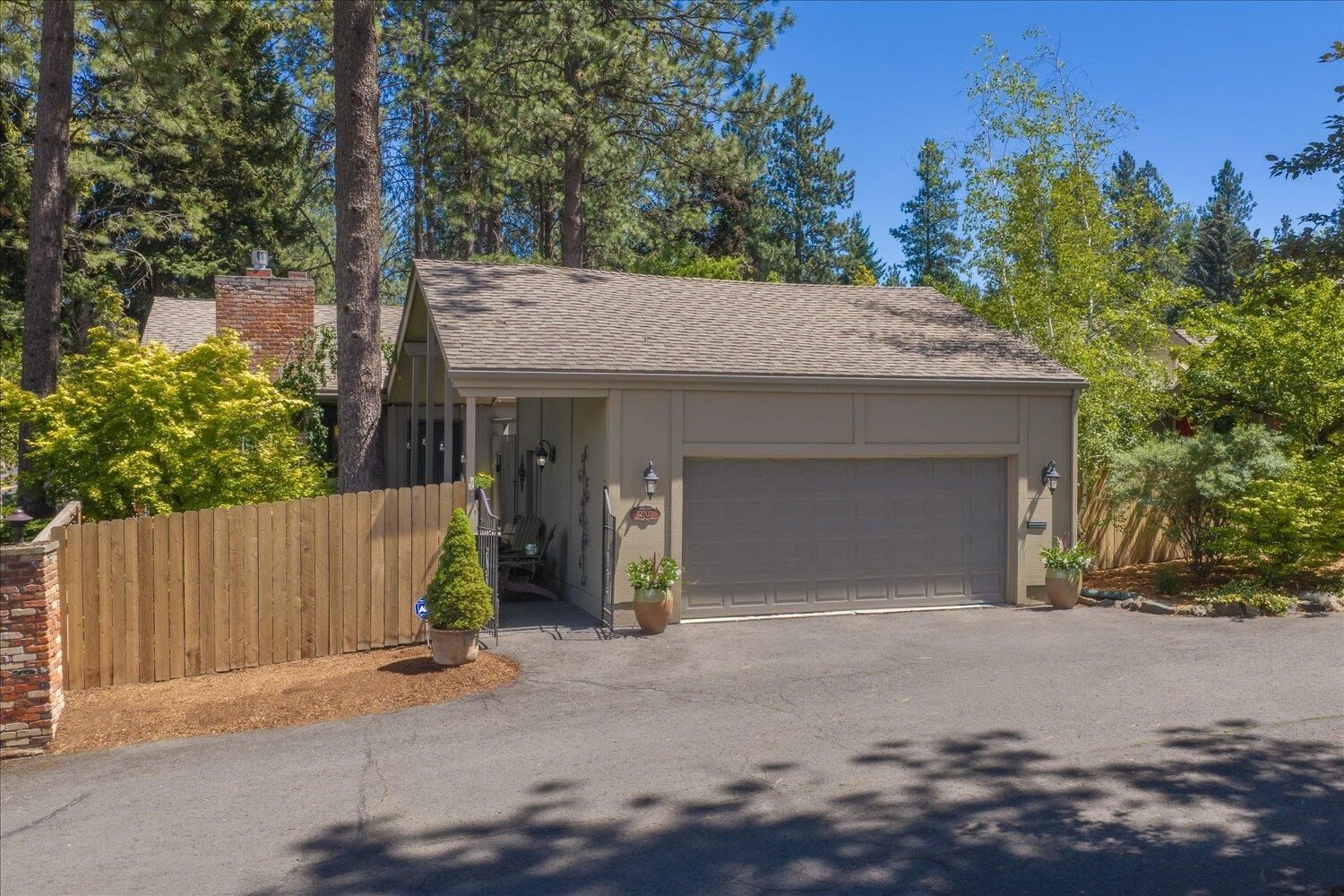 Property Photo:  2903 S Howard St  WA 99203 