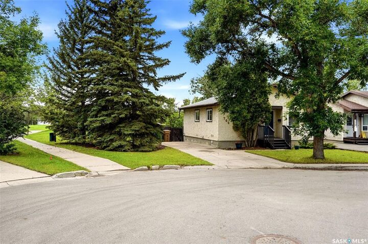 Property Photo: 766 Hayworth Crescent N SK S4X 1Y1