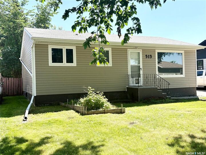 Property Photo:  313 Myrtle Avenue N  SK S3N 1R7 