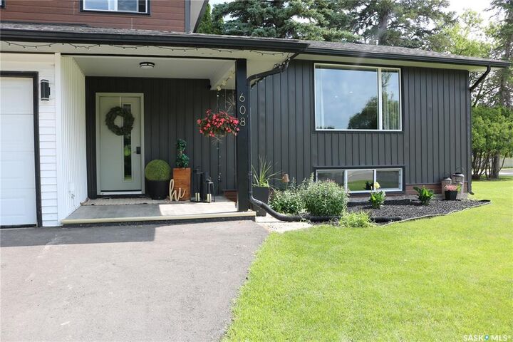 Property Photo:  608 Windover Avenue  SK S0G 3N0 