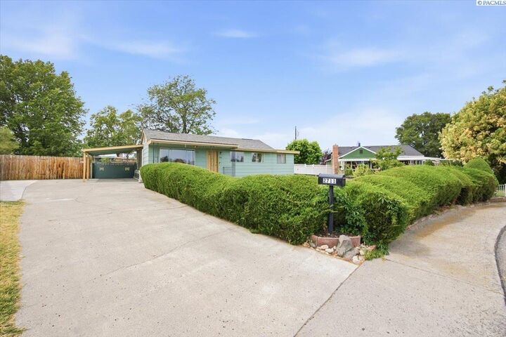 Property Photo:  2711 W 6th Place  WA 99336 