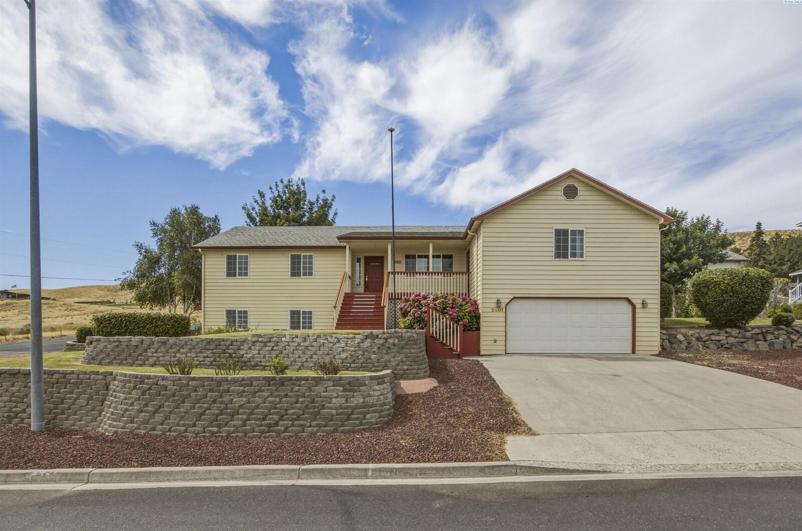 Property Photo:  2801 W 46th Ave  WA 99337 