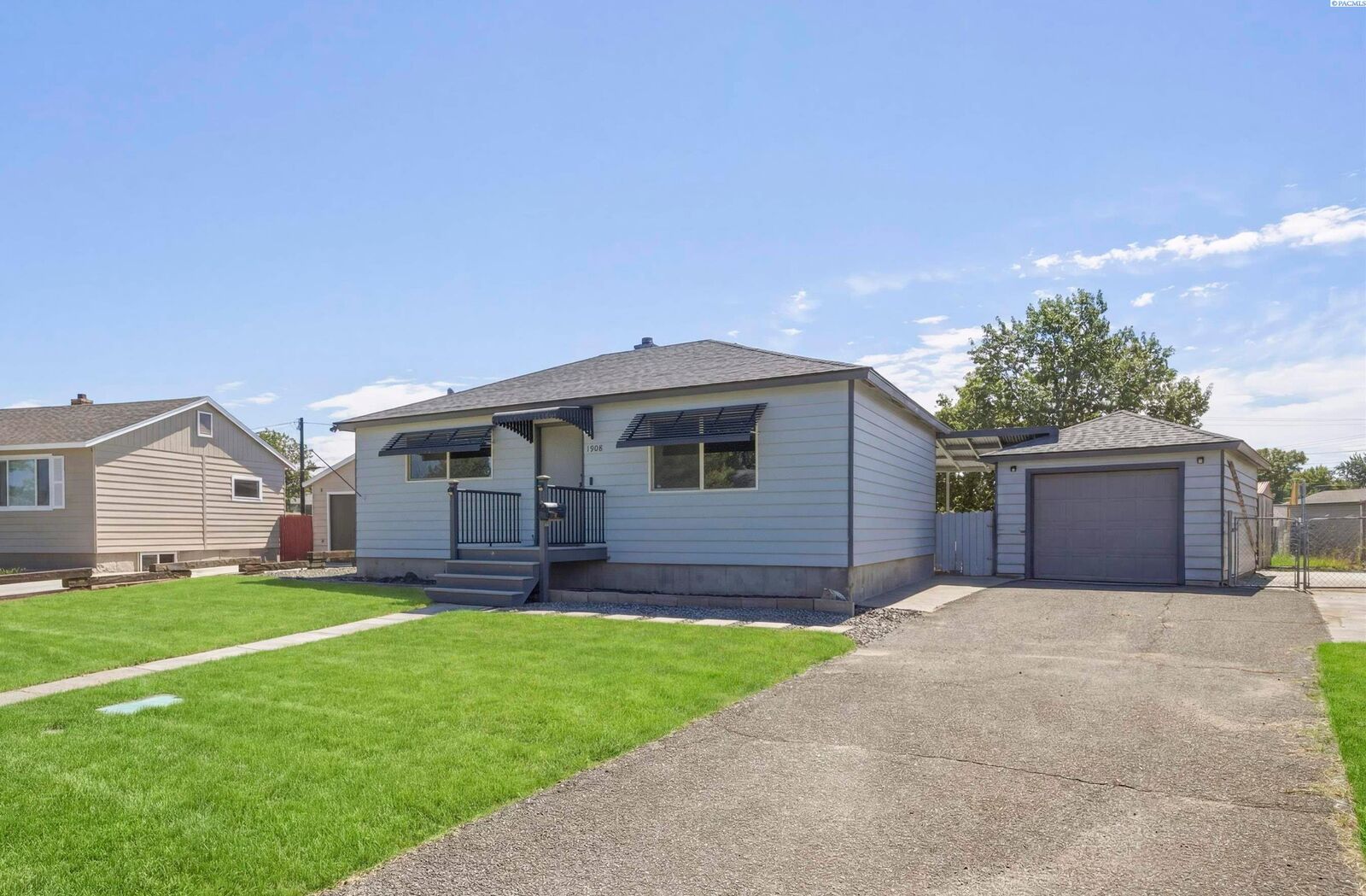 Property Photo:  1908 Everest Ave  WA 99354 