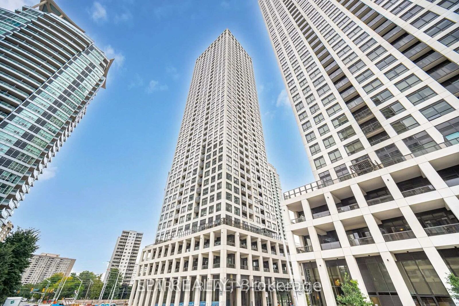 Property Photo:  30 Elm Drive W 1708  ON L5B 0N6 