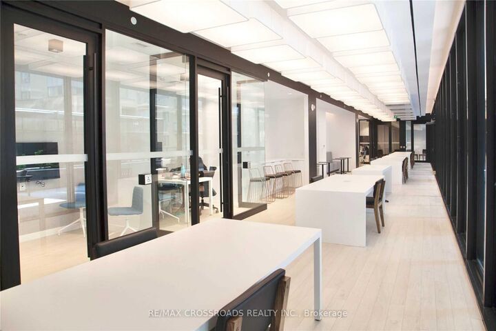 Property Photo: 85 Wood Street 1605 ON M4Y 0E9