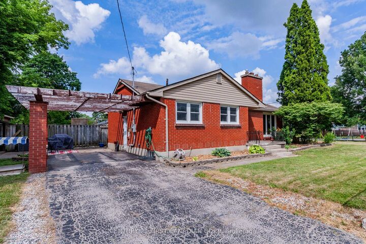 1721 Moffatt Avenue — photo 1