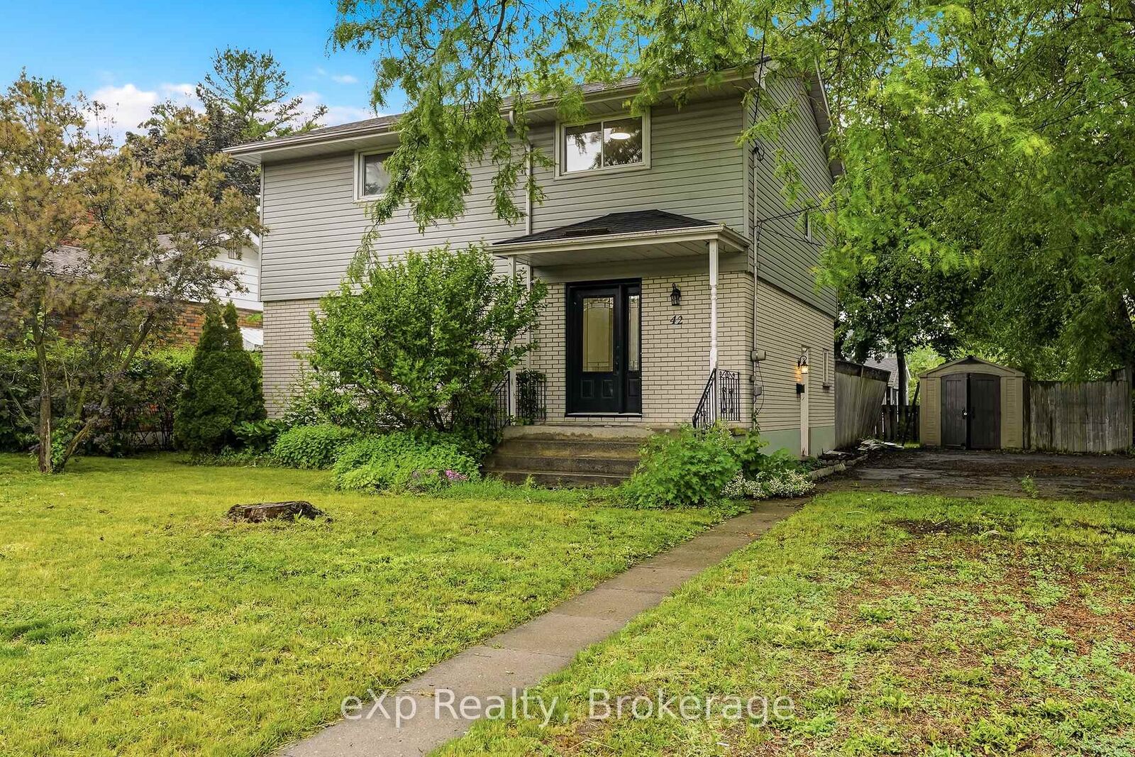 Property Photo:  42 Rosewood Avenue  ON K8N 4E9 