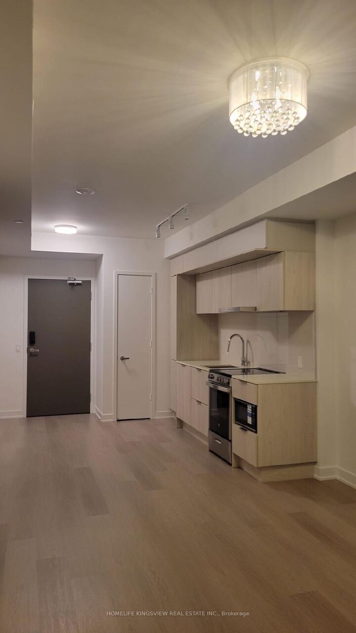 Property Photo:  448 Burnhamthorpe Road W 4810  ON L5B 0R4 