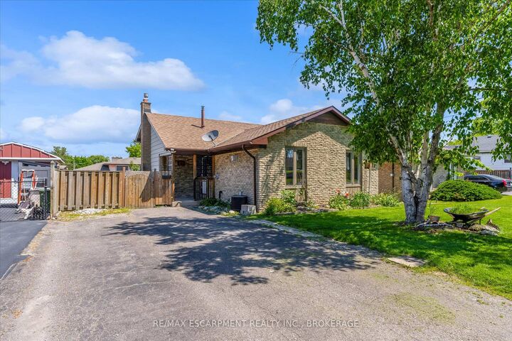 49 Grove Avenue — photo 1