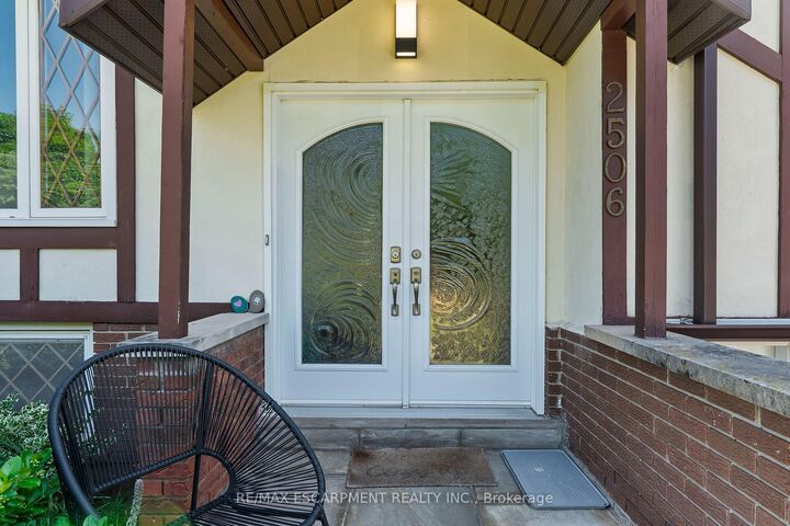 Property Photo: 2506 Yarmouth Crescent ON L6L 2M8
