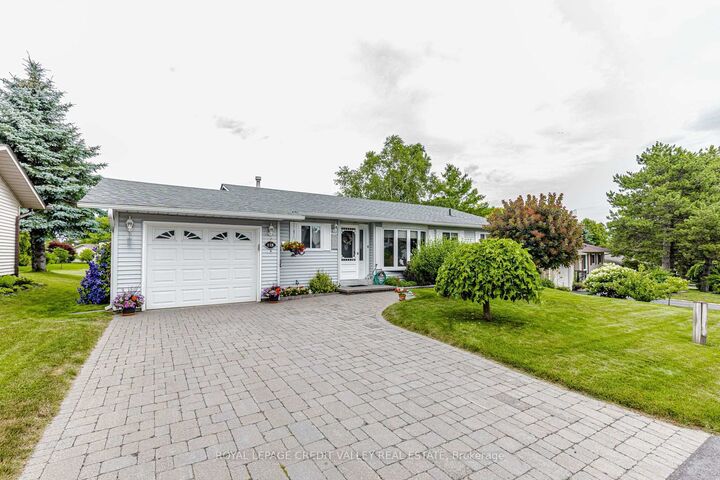 118 Tecumseth Pines Drive — photo 1