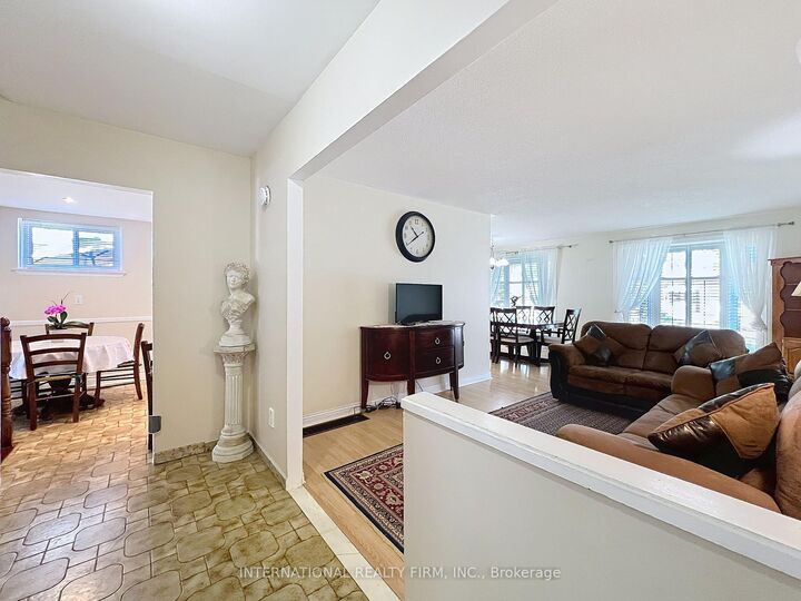 Property Photo: 3602 Dunrankin Drive ON L4T 1V9