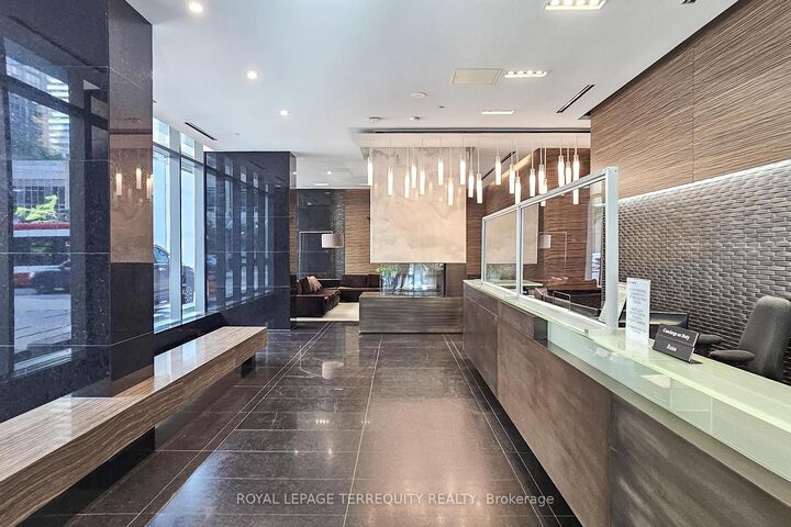 Property Photo:  770 Bay Street 2412  ON M5G 0A6 
