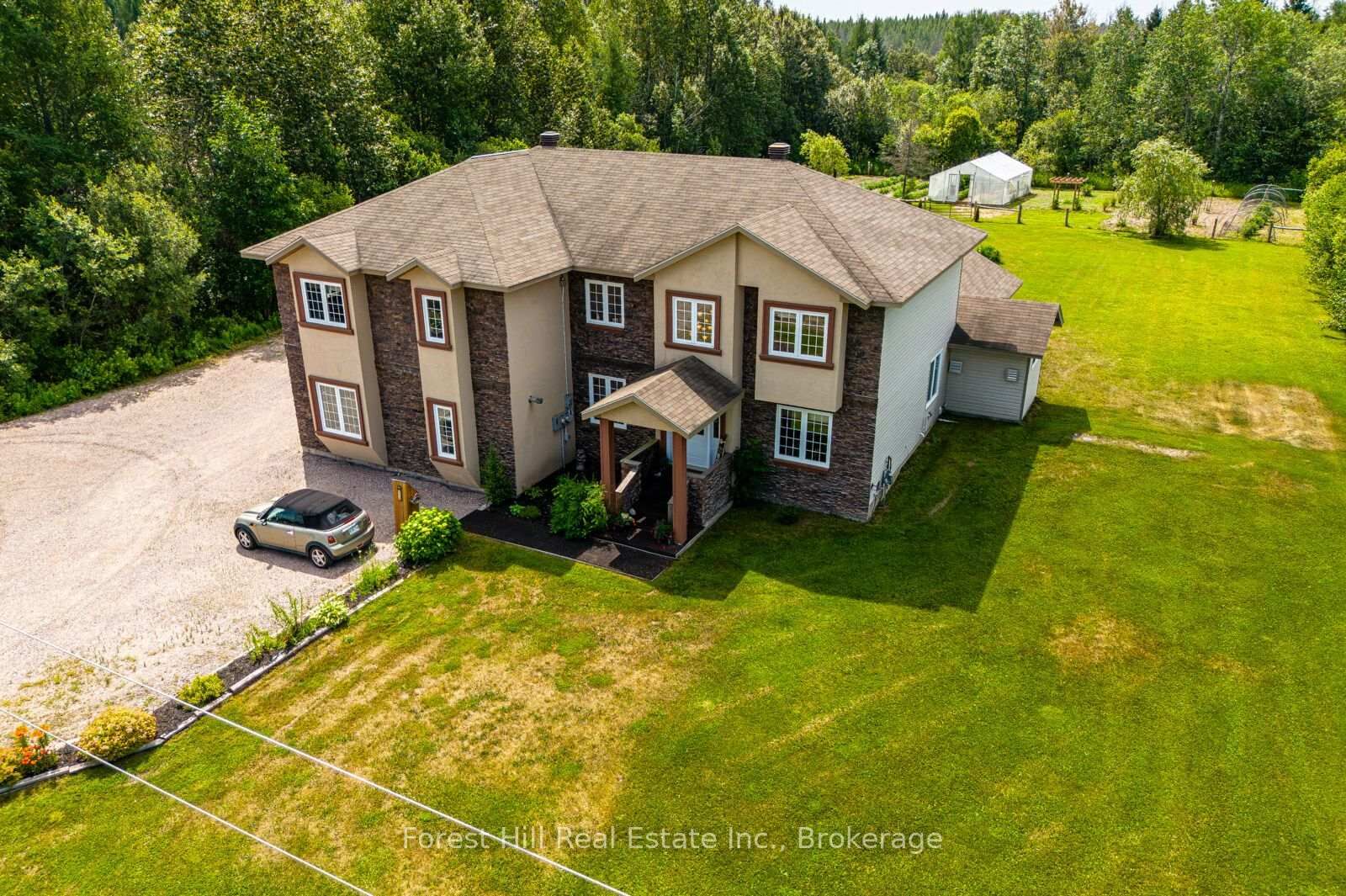 Property Photo: 512 Salter Street S ON P2B 2T4