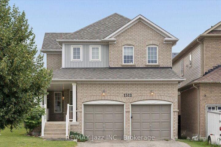 Property Photo:  1312 Langley Circle  ON L1K 0E3 