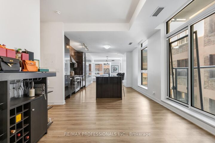 Property Photo: 30 Nelson Street 325 ON M5V 0H5