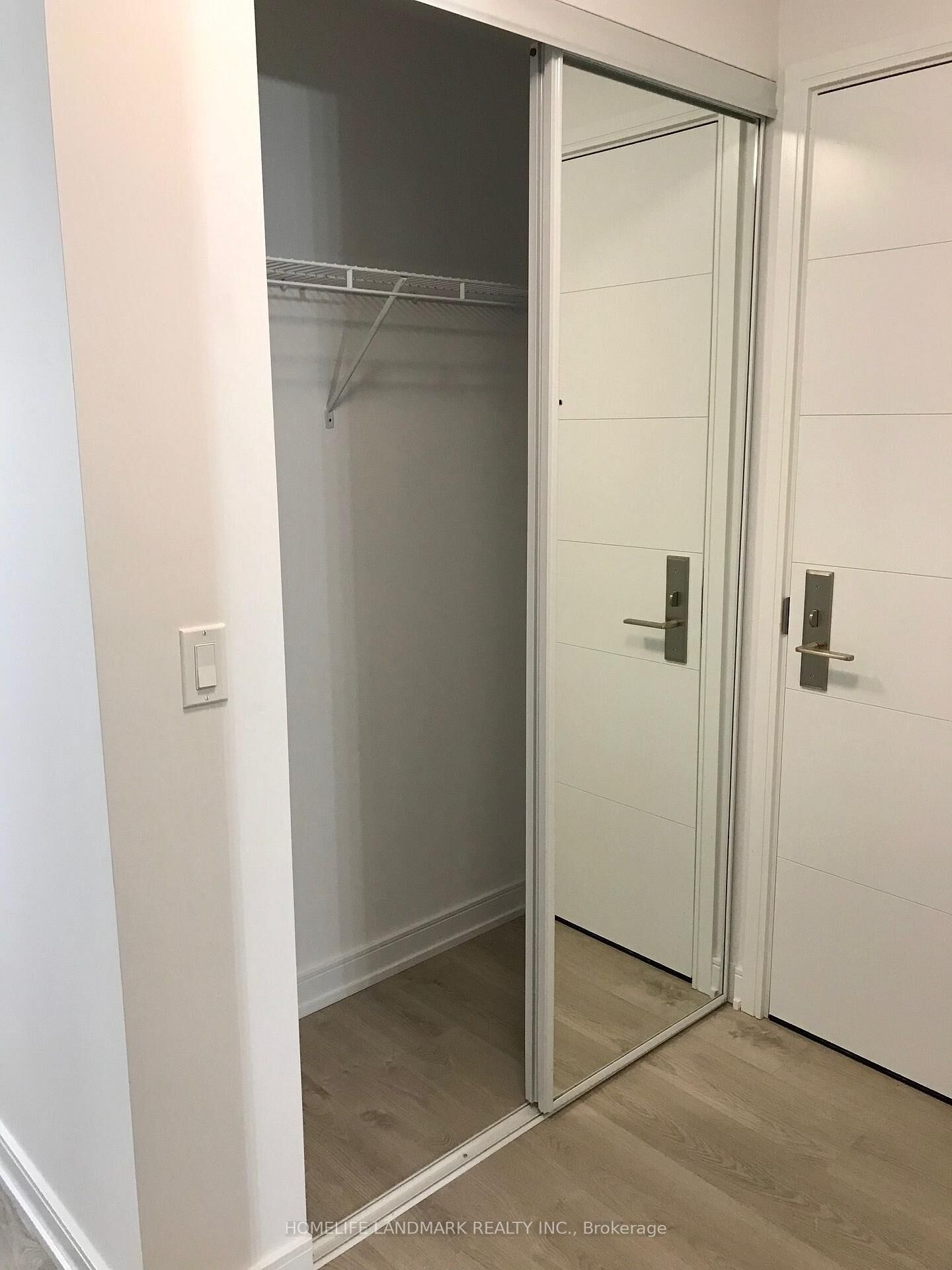 Property Photo:  50 Wellesley E Street 4007  ON M4Y 1G2 