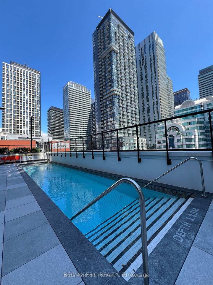 Property Photo: 400 King Street W 729 ON M5V 1K2
