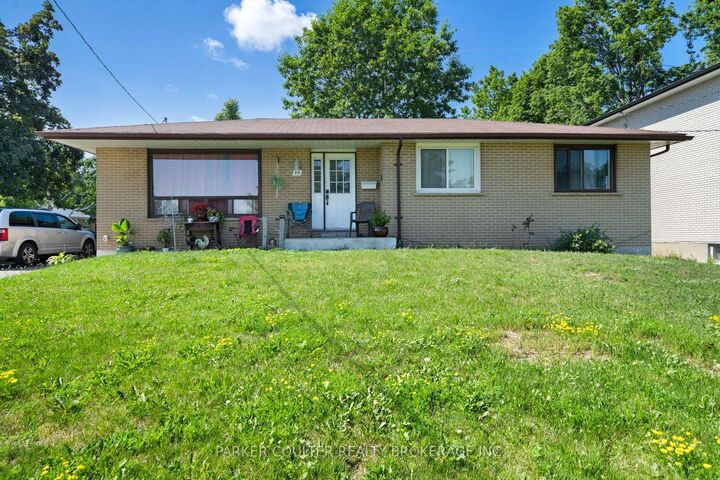 Property Photo:  54 Ferris Lane  ON L4M 2Y3 