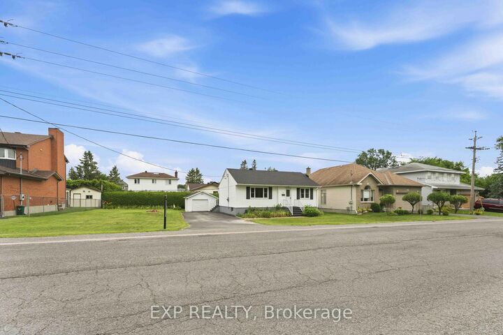 Property Photo:  1613 Queensdale Avenue  ON K1T 1J4 