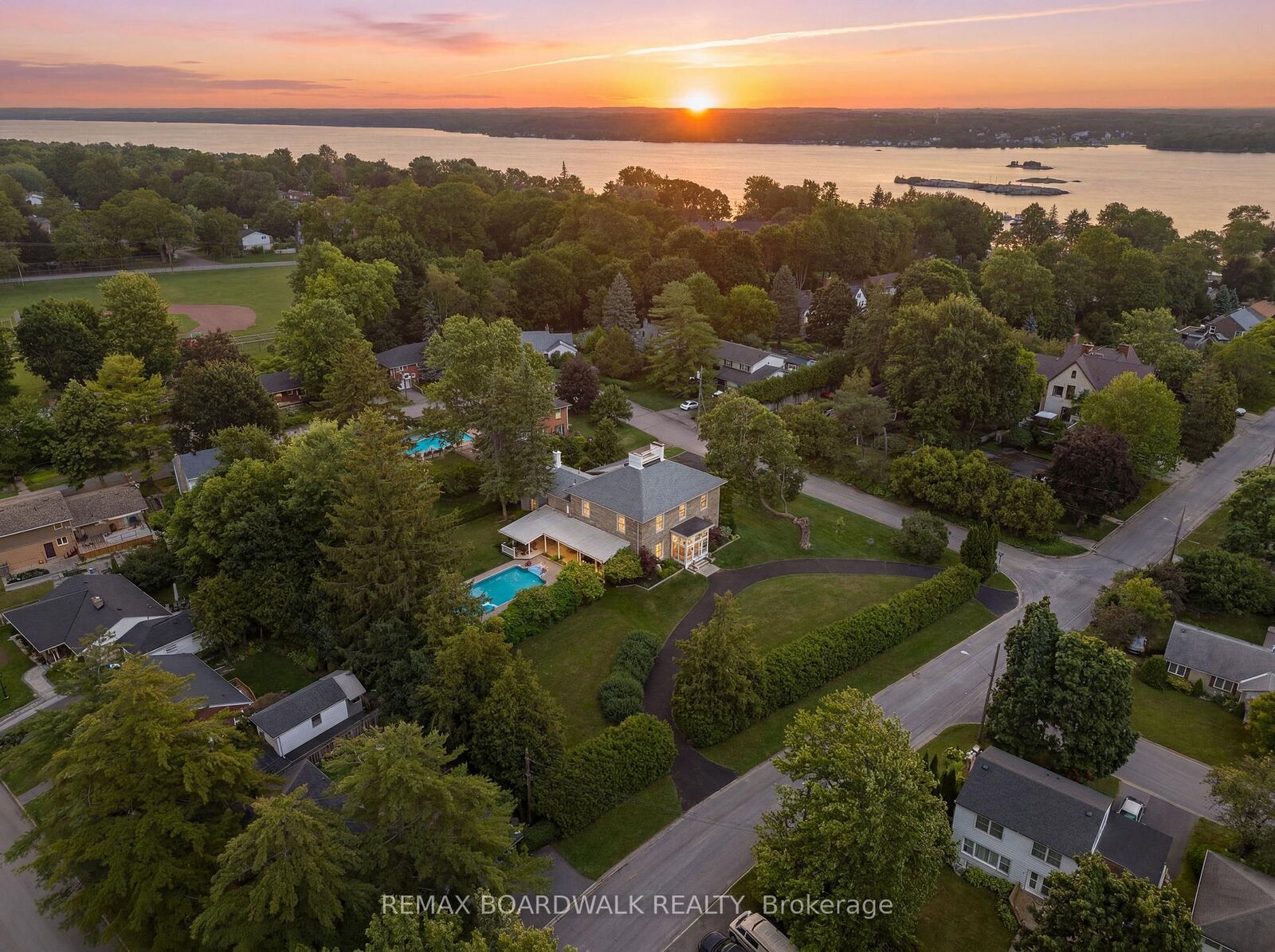 Property Photo: 55 Cochrane Drive ON K6V 2Y9