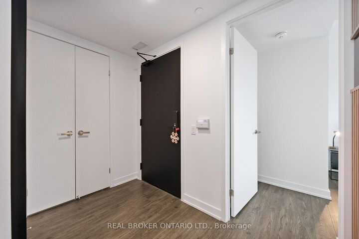 Property Photo: 88 Queen Street ON M5C 0B6