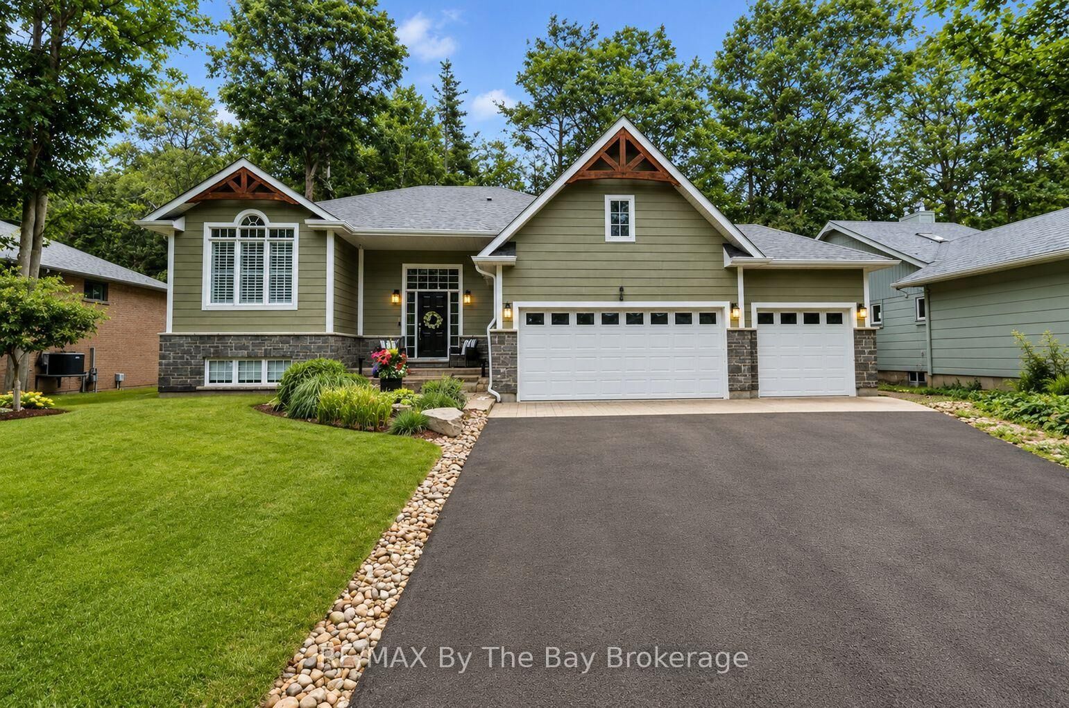 Property Photo:  7 Downer Crescent  ON L9Z 1C2 