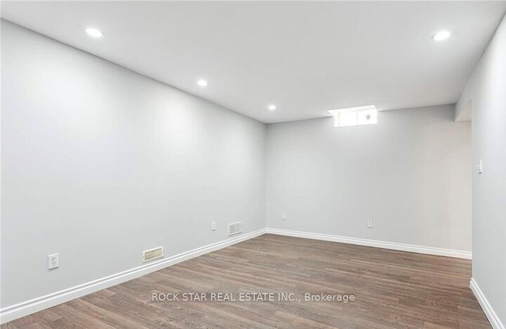 Property Photo:  159 Henhoeffer Crescent  ON N2E 4H2 