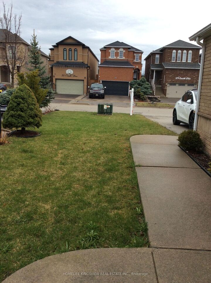 Property Photo: 30 Condotti Drive ON L4H 2C8