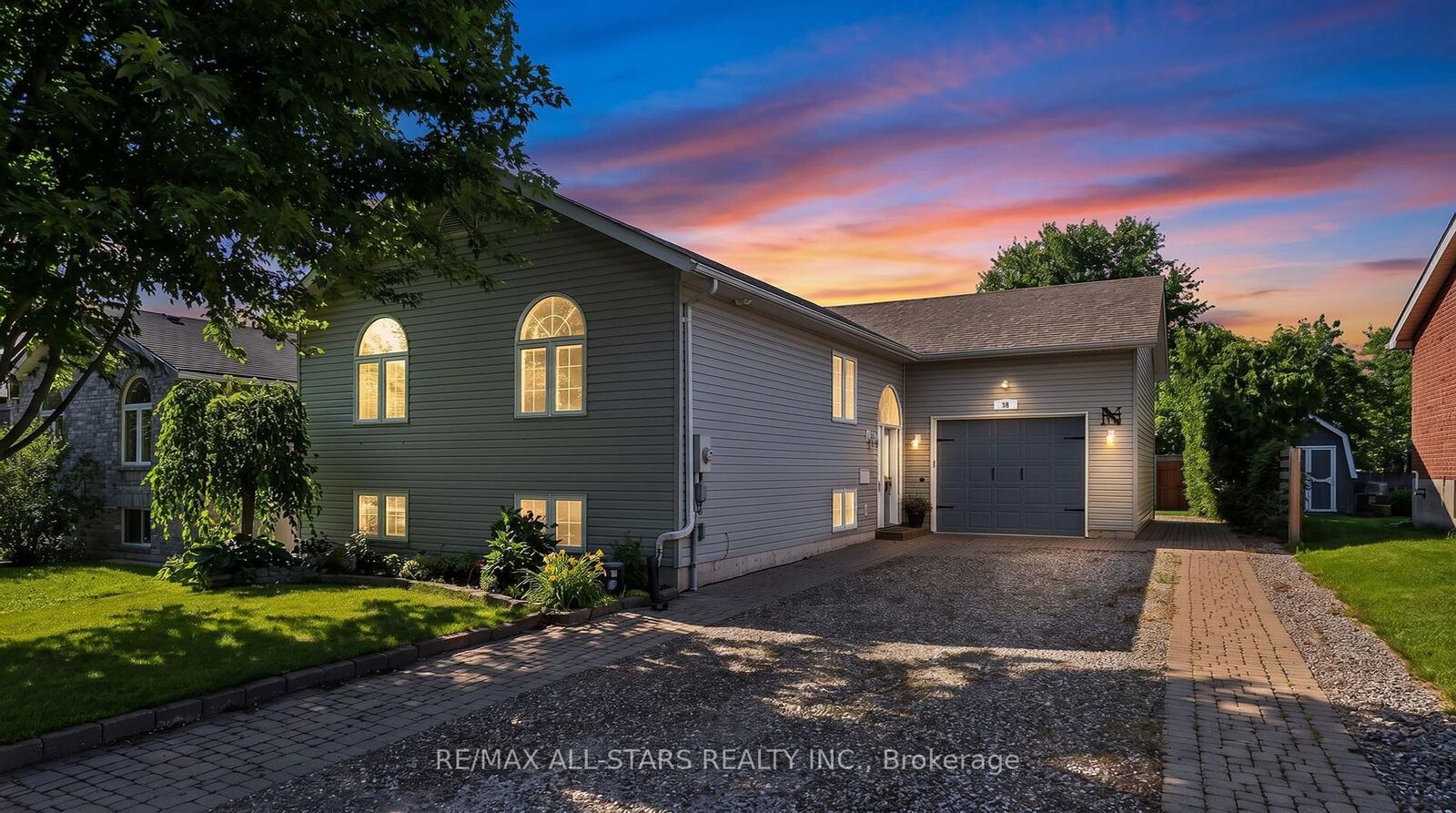Property Photo: 38 Evelyn Avenue ON L4P 3C8