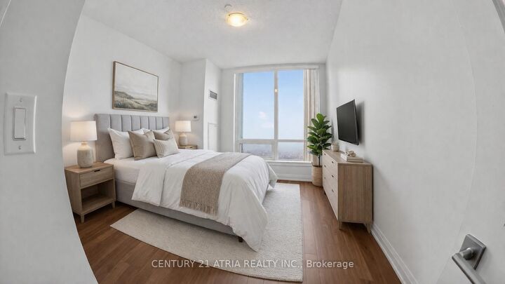 Property Photo: 7165 Yonge Street Ph 09 ON L3T 0C9