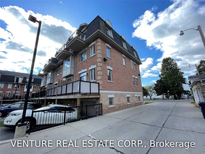 Property Photo:  31 Ted Reeve Drive  ON M4E 3T7 
