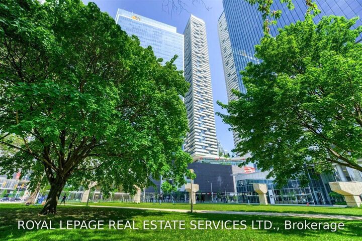 Property Photo:  100 Harbour Street 6308  ON M5J 0B5 