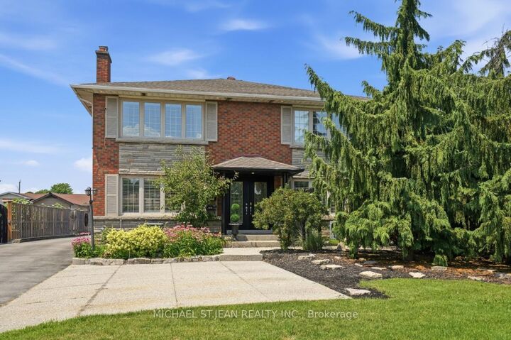 Property Photo: 33 Centennial Parkway S ON L8G 2C1