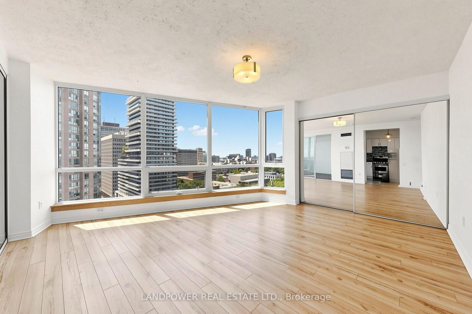Property Photo:  1055 Bay Street 1710  ON M5S 3A3 