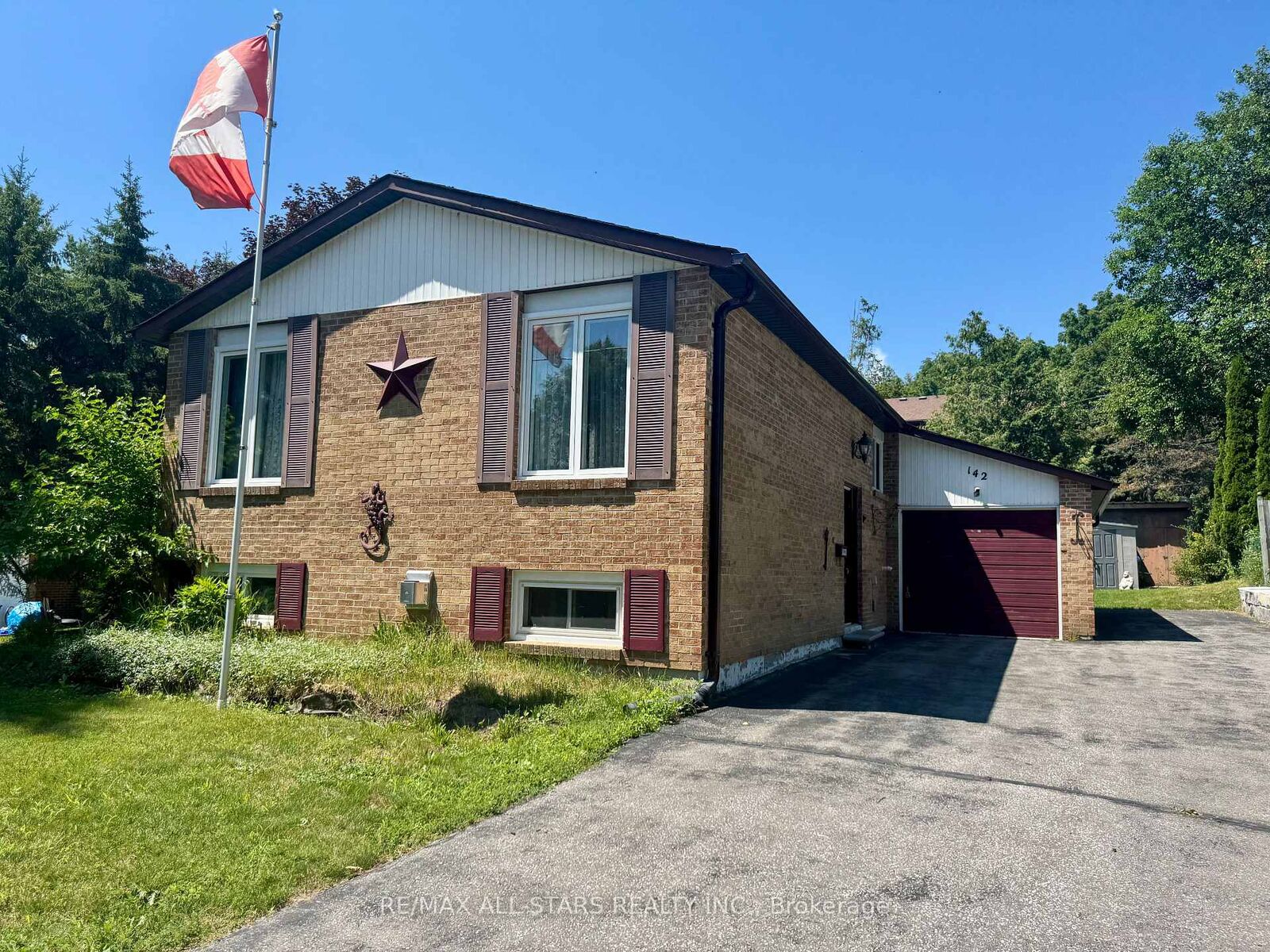 Property Photo: 142 Parkview Road ON L4P 2J7