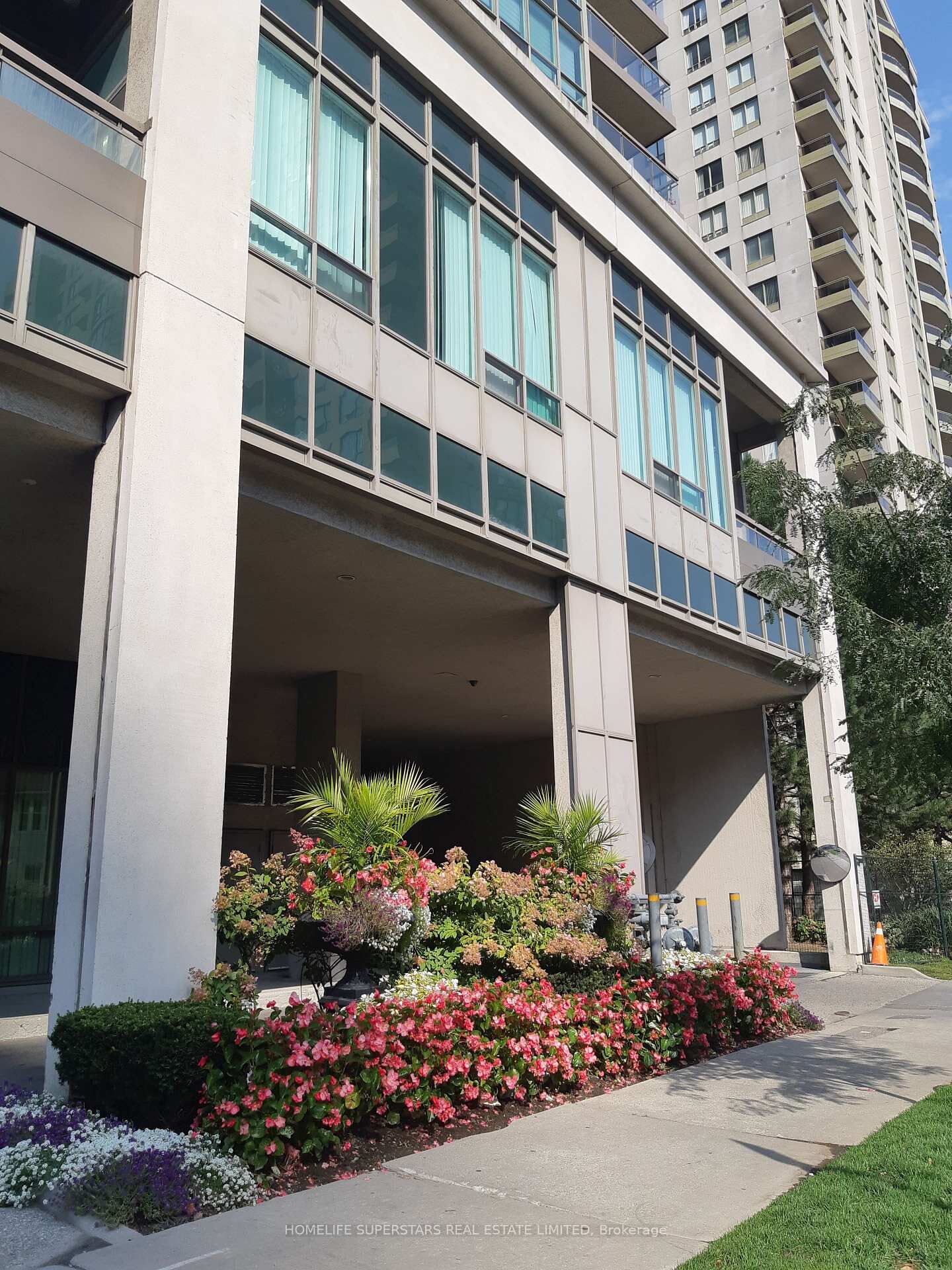 Property Photo: 18 Parkview Avenue 2001 ON M2N 7H7