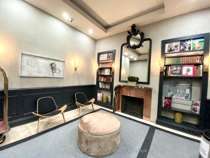 Property Photo:  375 King Street W 402  ON M5V 1K5 