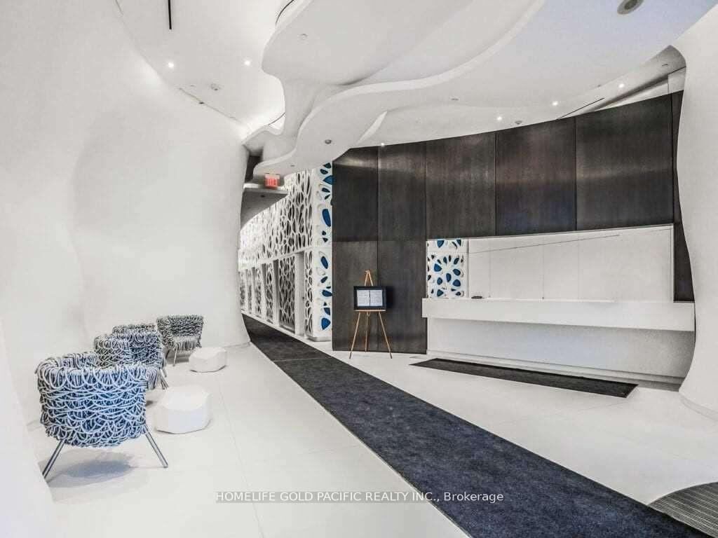 Property Photo:  1 Bloor Street E 902  ON M4W 0A8 