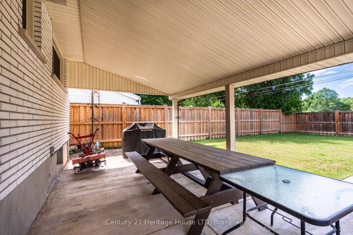 Property Photo:  64 Croydon Drive  ON L2M 1J7 