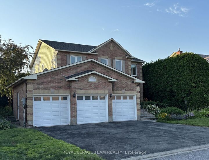 Property Photo: 3 Tower Hill Crescent ON K2M 1R4