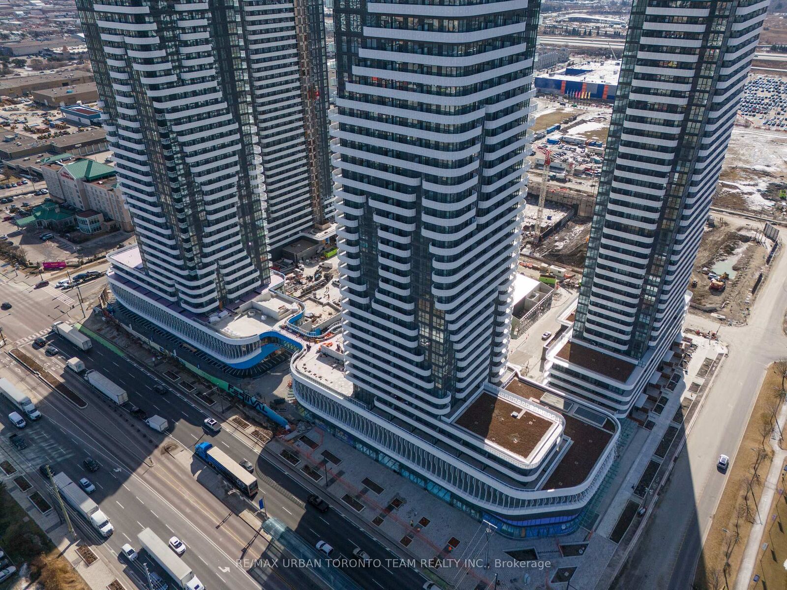 Photo de la propriété:  225 Commerce Street 5501  ON L4K 0R1 