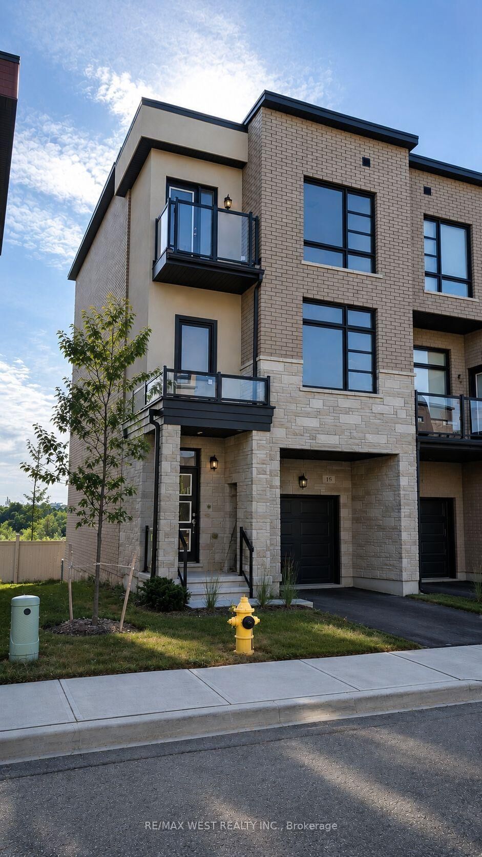 Property Photo:  15 Inverary Crescent  ON L4H 5G8 