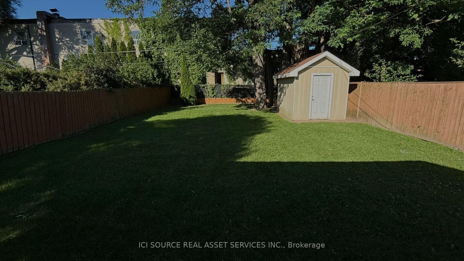 Property Photo:  17 Hubert Avenue Main Fl  ON M1K 1Z7 