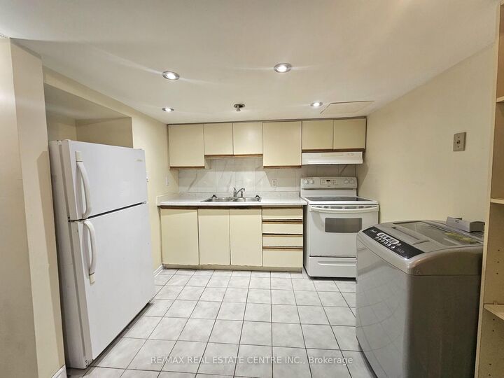 Property Photo:  1618 Mistburn Court #2  ON L5M 3X3 