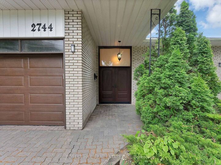 Property Photo: 2744 Truscott Drive ON L5J 2B7