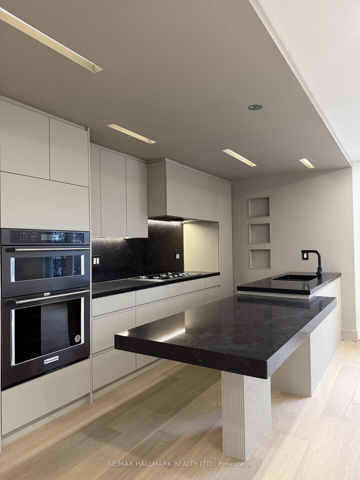 Property Photo:  189 Lloyd Avenue Main Floor  ON L3Y 5L4 