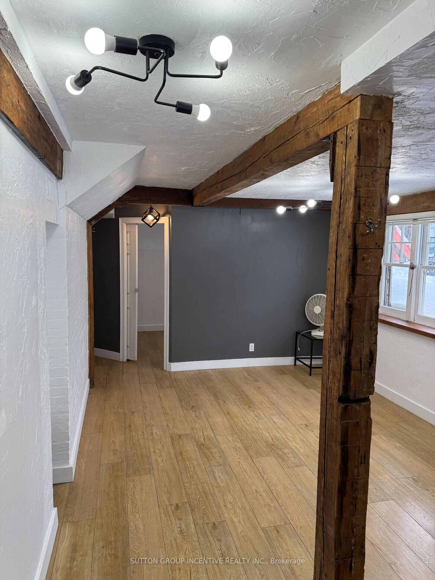Property Photo: 233 Ellerslie Avenue Lower 2 ON M2N 1Y3