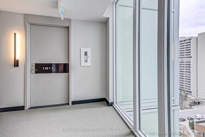 Property Photo:  33 Helendale Avenue 1011  ON M4R 0A4 