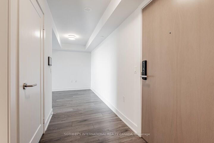 Property Photo: 585 Bloor Street E 2124 ON M4W 0B3